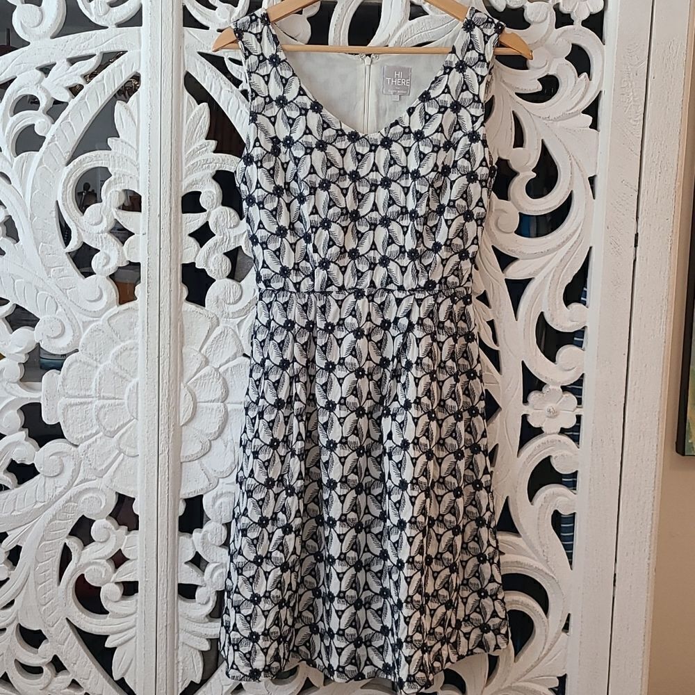 HI THERE from karen walker dress size 4 cream/navy‎